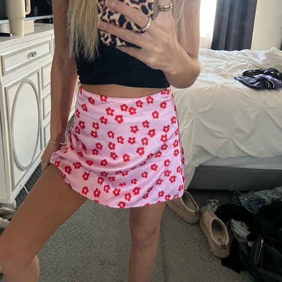 Princess Polly pink and red flowery silk - Picture 2 of 5